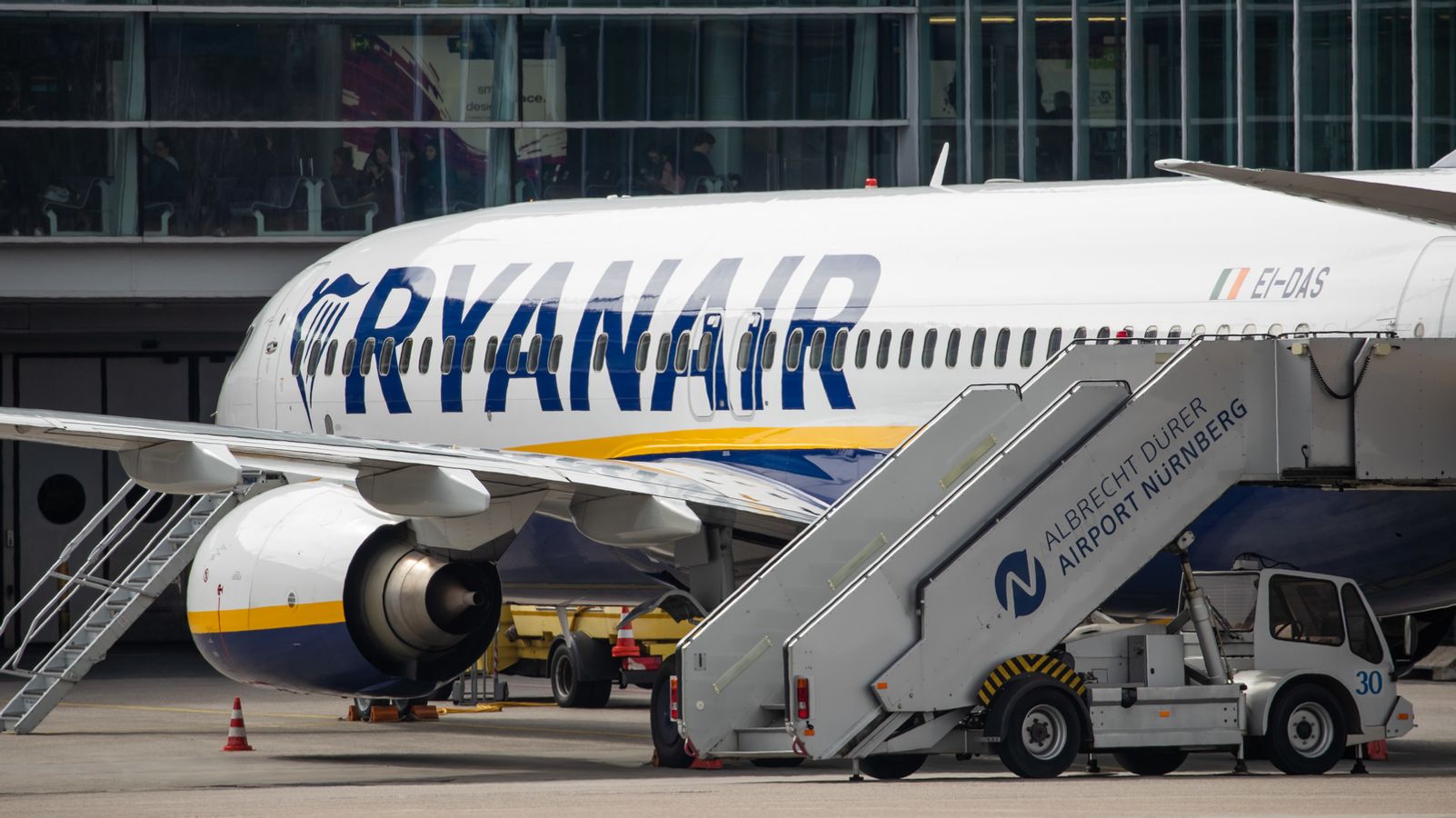 Ryanair Schliesst Basis In Nurnberg Br24