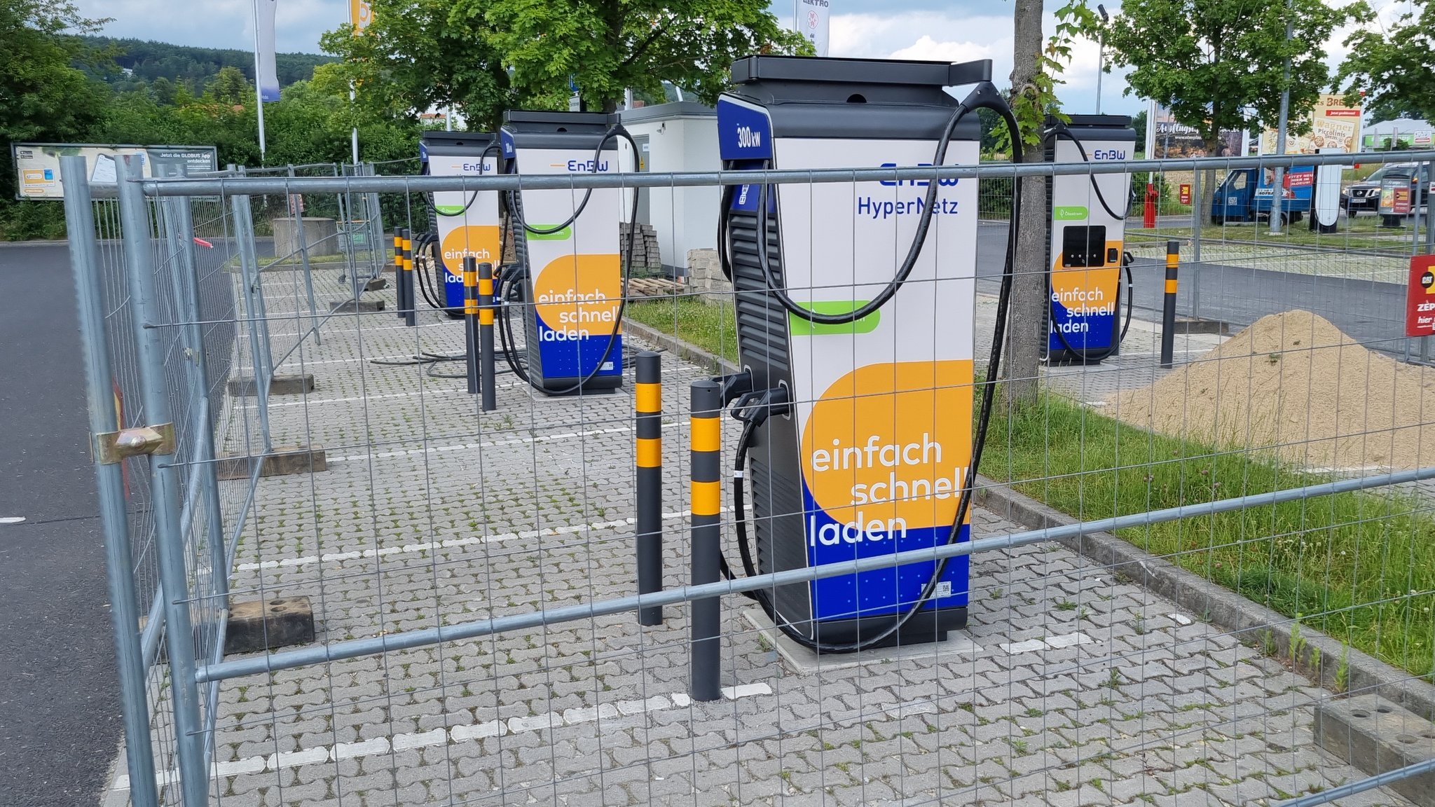 Baustelle für Ladesäulen für Elektroautos, Schnellladestation