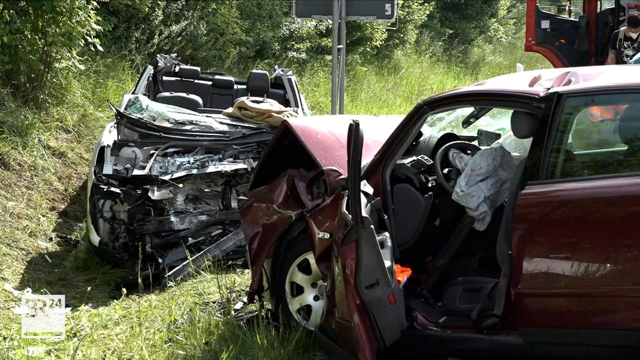 Zwei Frauen Sterben Bei Frontalzusammenstoß Auf Der B8 | BR24