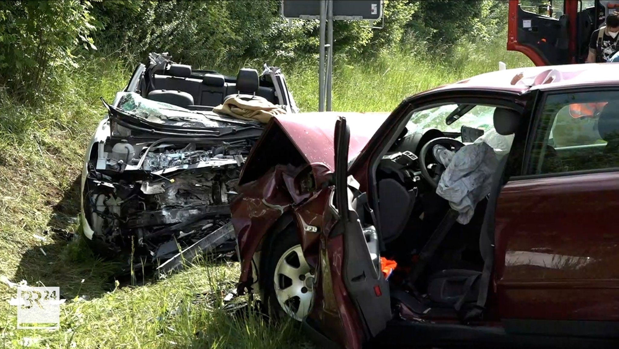 Unfallfahrzeuge auf der B8