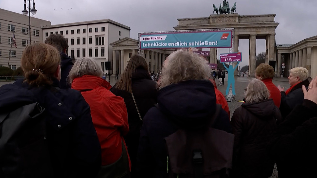 Der Deutsche Gewerkschaftsbund hat zum heutigen "Equal Pay Day" eine bessere Bezahlung für Frauen gefordert. | Bild: BR Der Deutsche Gewerkschaftsbund hat zum heutigen "Equal Pay Day" eine bessere Bezahlung für Frauen gefordert.