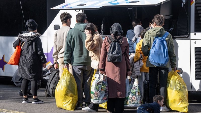 Kabinett verschärft Kurs in Migrationspolitik | Bild: dpa-Bildfunk/Boris Roessler Kabinett verschärft Kurs in Migrationspolitik