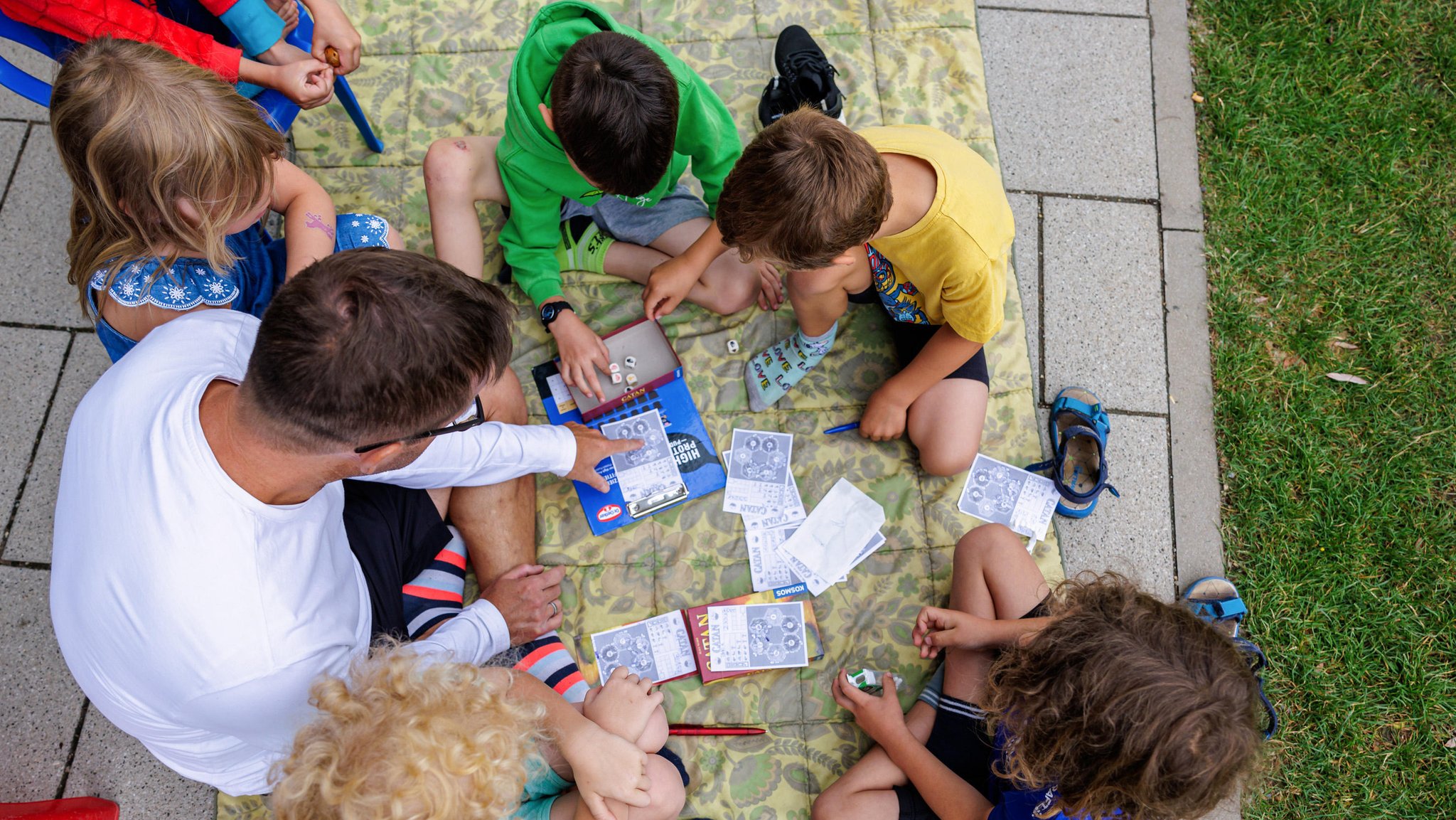 Spielende Kinder (Symbolbild)