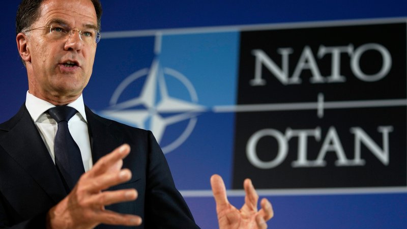 Nato-Generalsekretär Mark Rutte bei einer Pressekonferenz. | Bild: dpa-Bildfunk/Khalil Hamra Nato-Generalsekretär Mark Rutte bei einer Pressekonferenz.