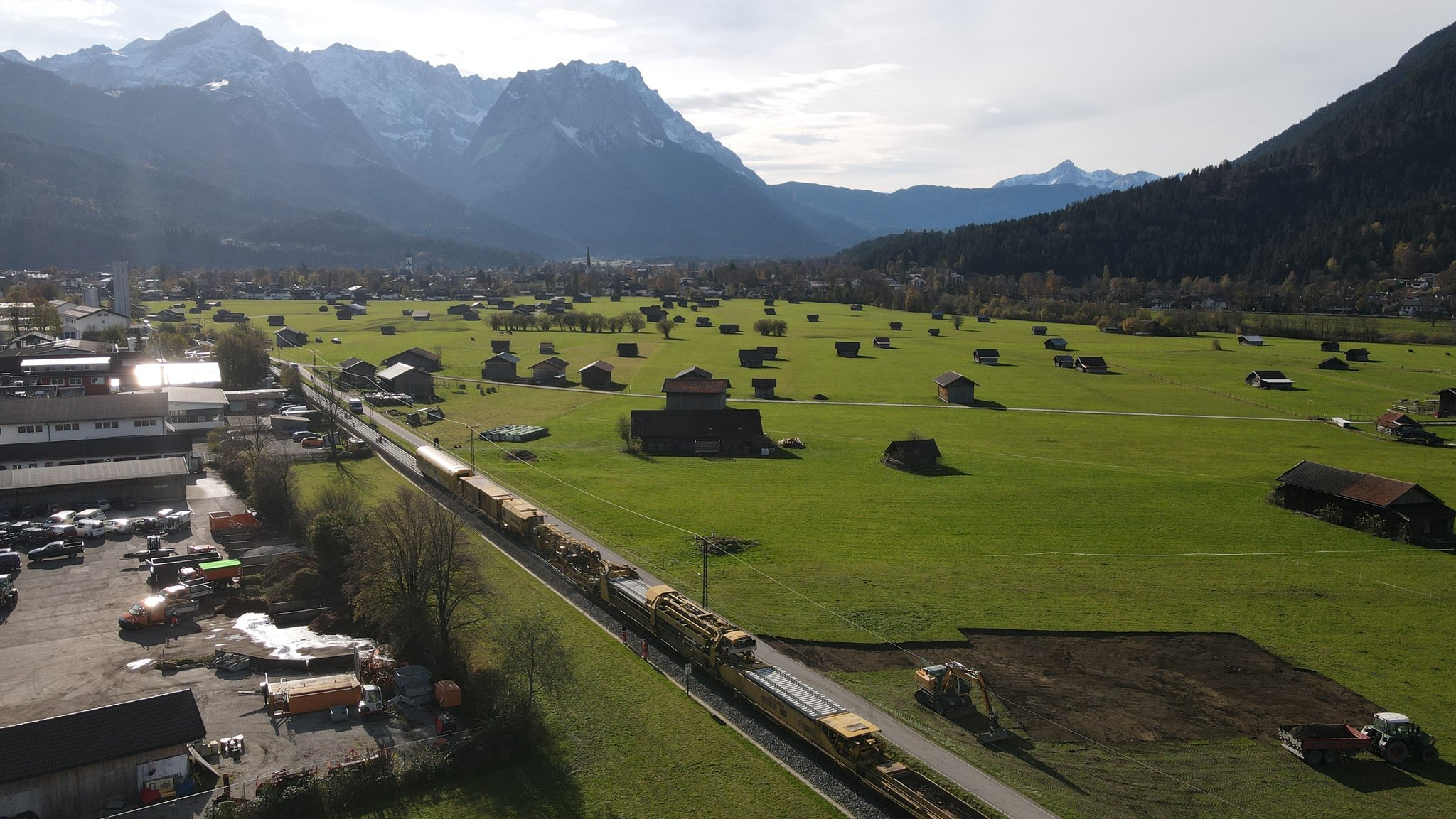 Die Bahnstrecke bei Burgrain