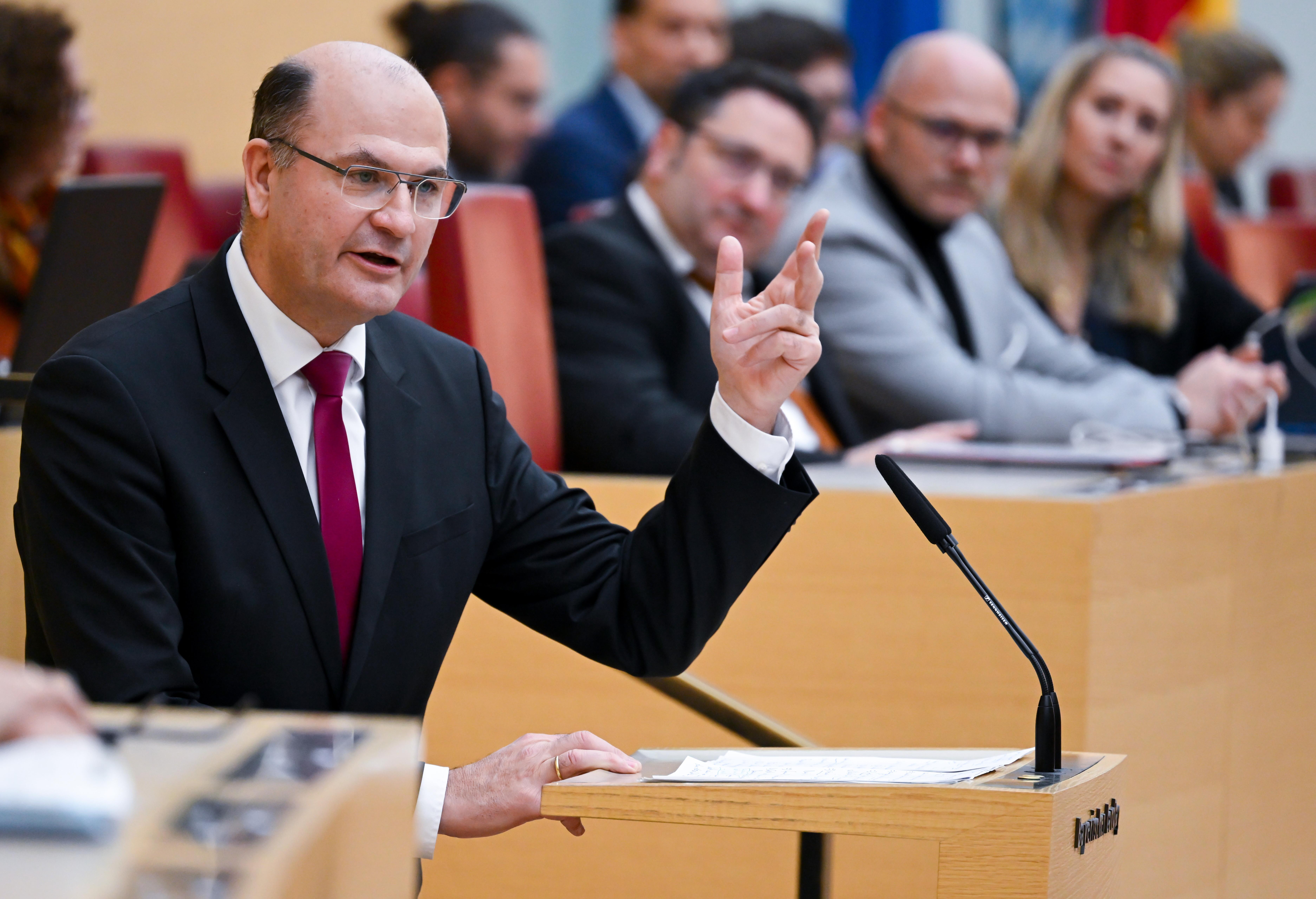 Finanzminister Albert Füracker im Landtag