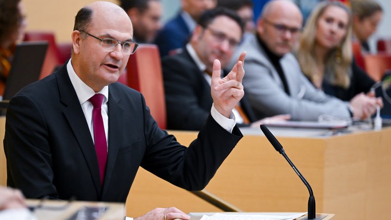Finanzminister Albert Füracker im Landtag | Bild: picture alliance/dpa | Sven Hoppe Finanzminister Albert Füracker im Landtag