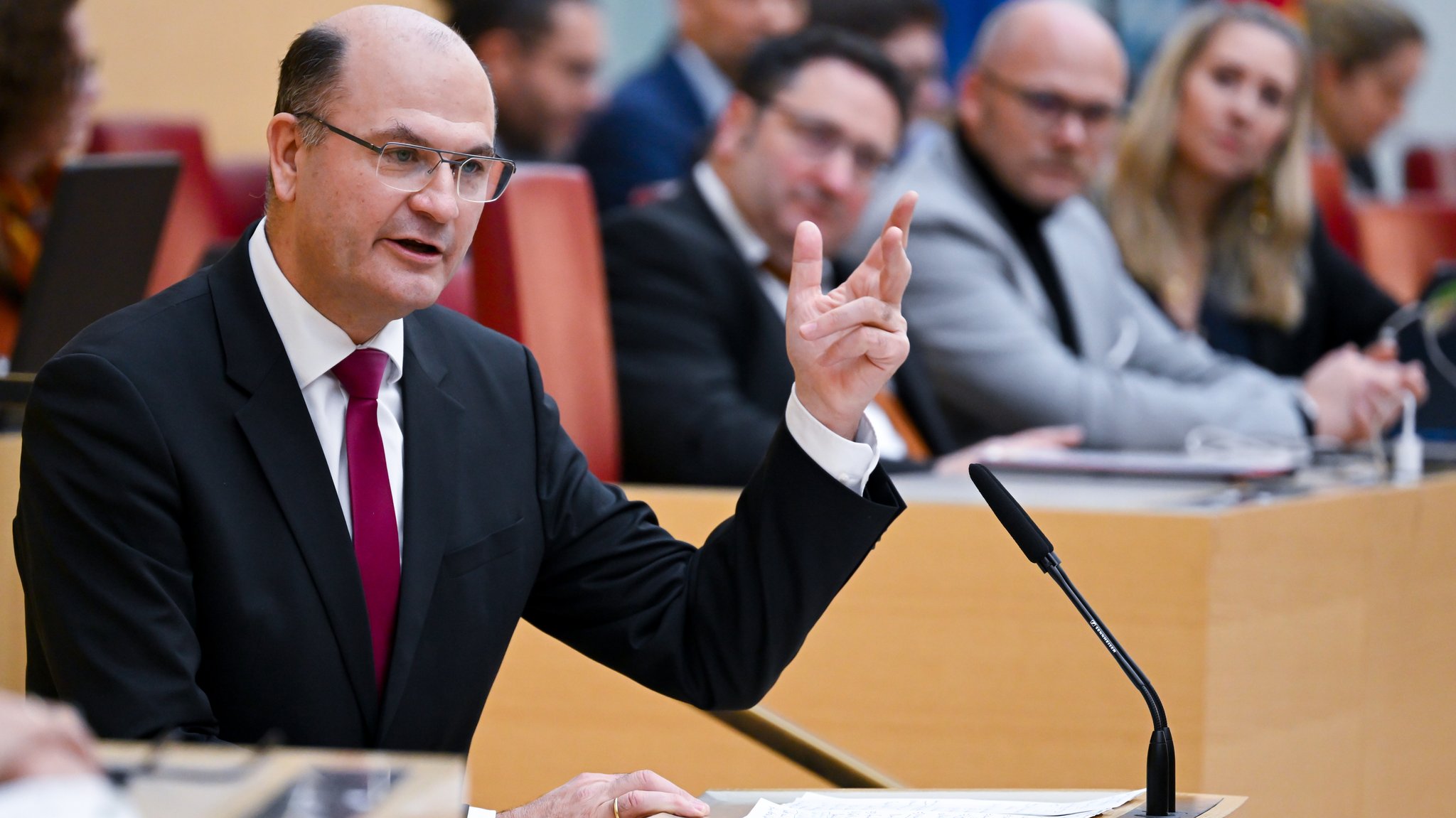 Bayerns Haushalt: "Planungsoptimum" oder "soziale Schieflage"?