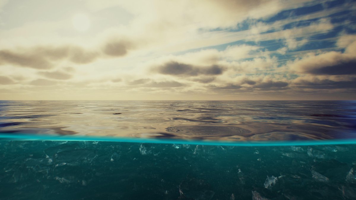 Geteilter Blick über und unter Wasser im karibischen Meer mit Wolken