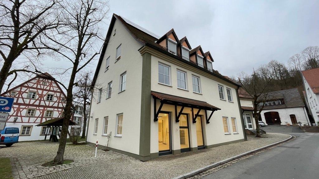 Ein Haus von außen. 