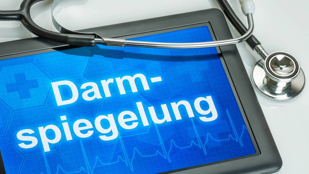 Tablet mit dem Text Darmspiegelung auf dem Display