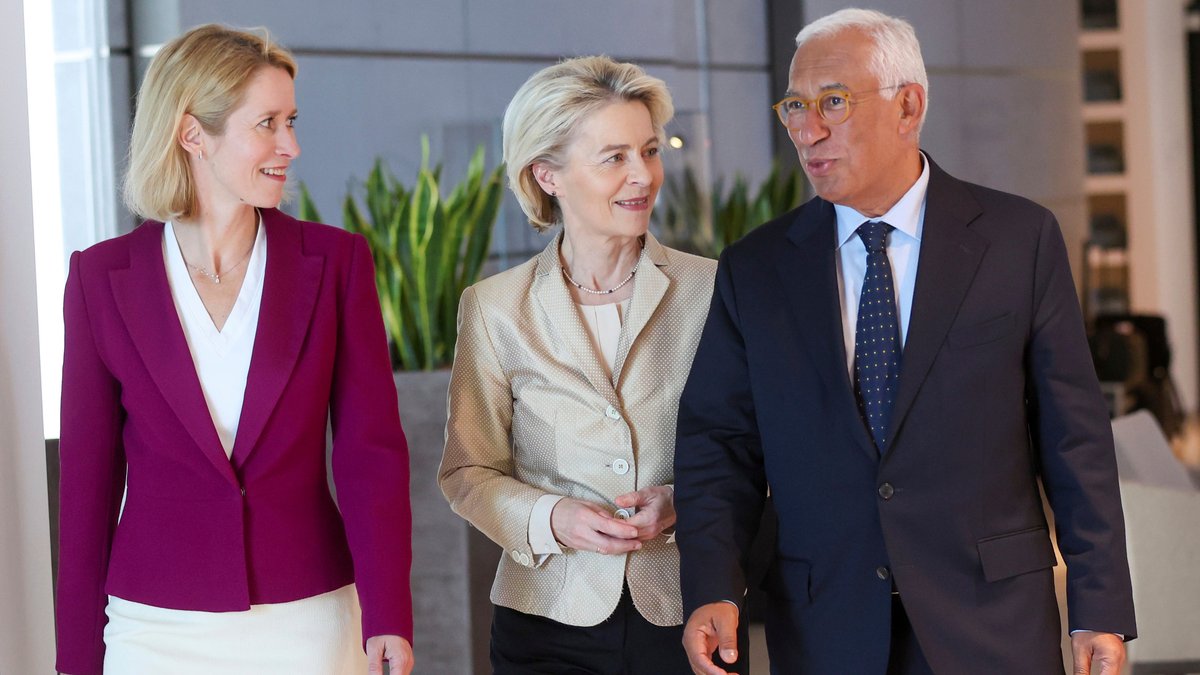 Estlands Premierministerin Kaja Kallas (l-r), die Präsidentin der Europäischen Kommission Ursula Von der Leyen und der ehemalige portugiesische Premierminister Antonio Costa nehmen an einem Treffen am Brüsseler Flughafen, einen Tag nach dem EU-Gipfel, teil.