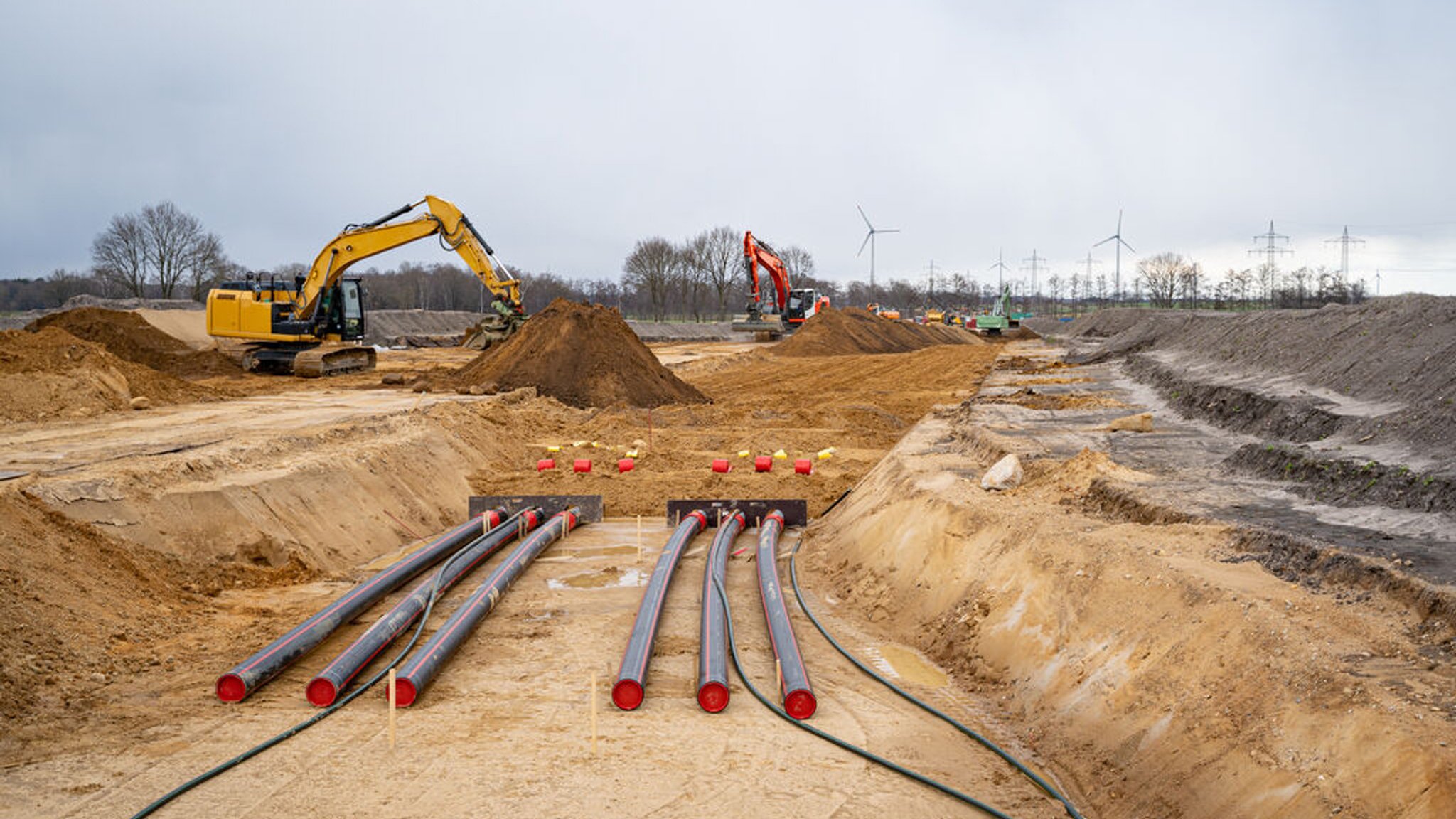 Verlegung von Hochspannungs-Erdkabeln für die Südlink-Stromtrasse 