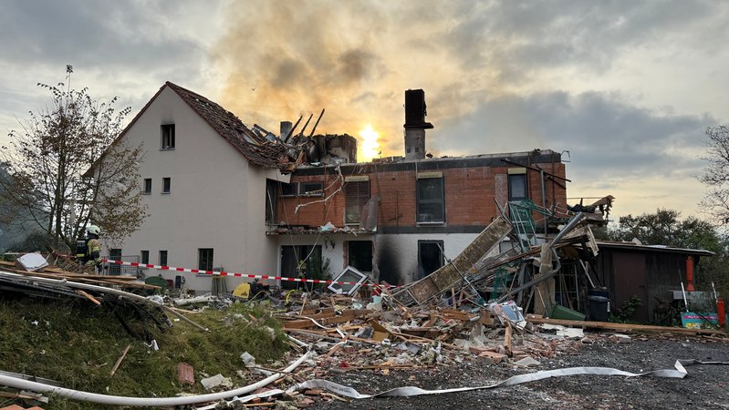 Wohnhaus an der Hohen Tann in Zeil am Main nach der Explosion | Bild: News5 Wohnhaus an der Hohen Tann in Zeil am Main nach der Explosion