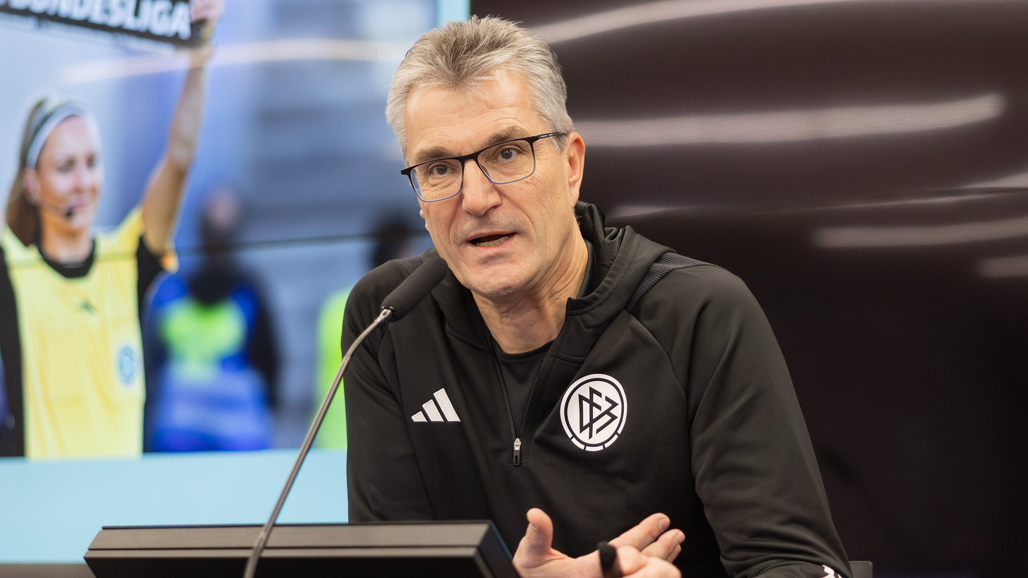 Schiri-Chef Kircher will Fußball in seiner "originären Fasson"