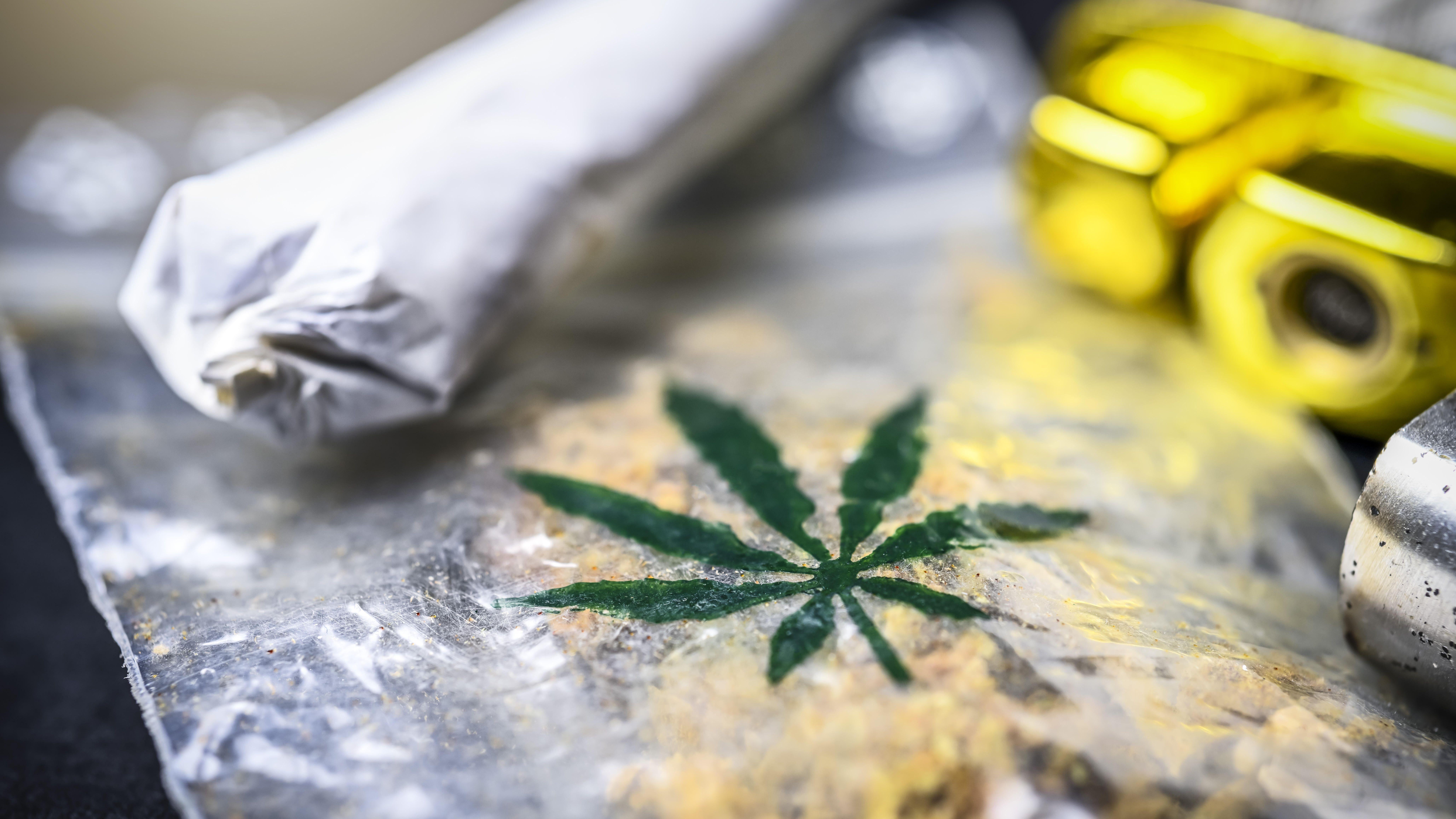 Symbolbild: Joint und Hanftütchen