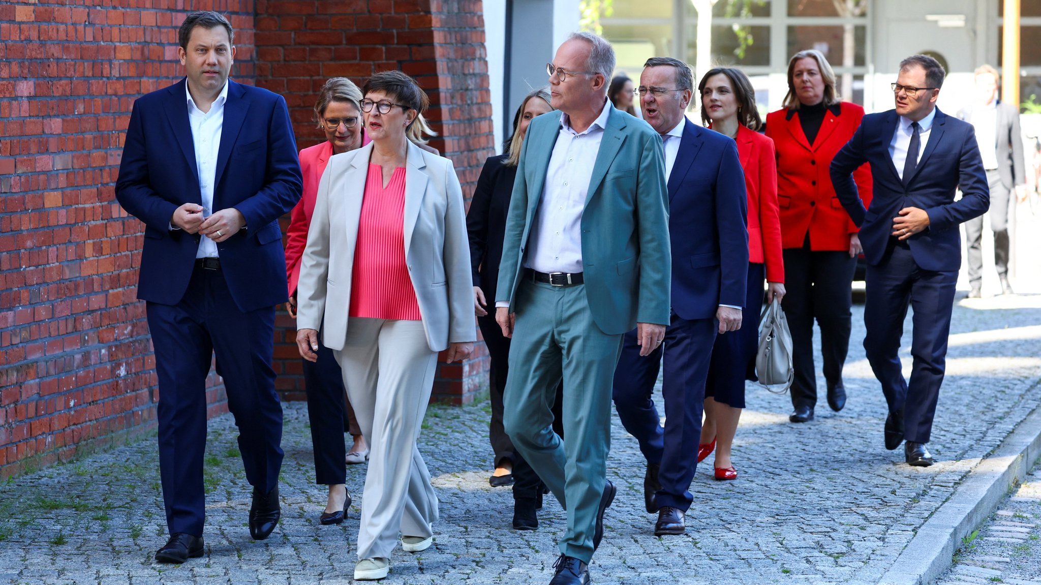 SPD-Parteispitze und Regierungsteam | Bild: Reuters SPD-Parteispitze und Regierungsteam