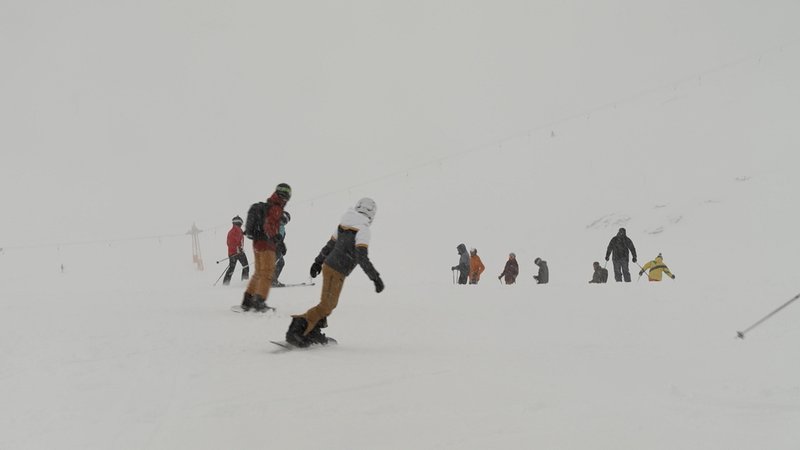 Die Skisaison auf der Zugspitze hat begonnen.