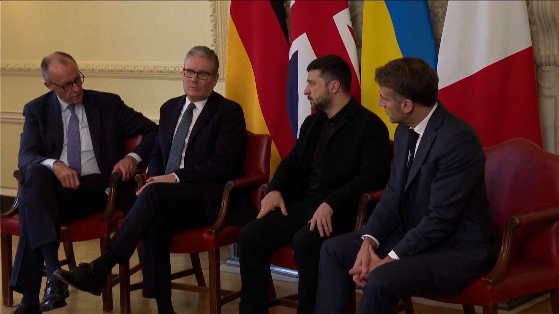 Bundeskanzler Friedrich Merz hat sich skeptisch mit Blick auf Details aus den US-Vorschlägen für einen Frieden in der Ukraine geäußert.