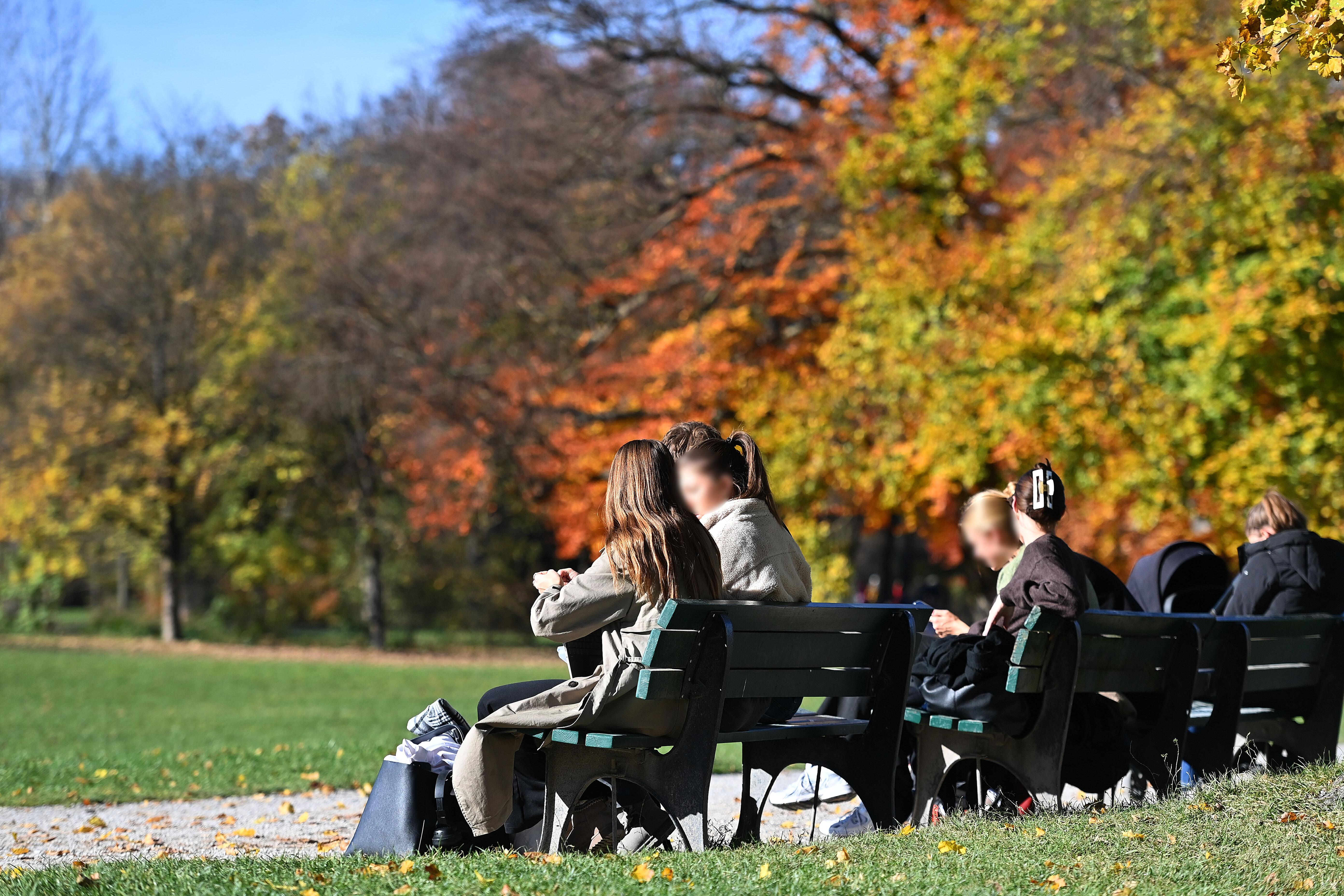 Seit einer Eilentscheidung des Bayerischen Verwaltungsgerichtshofes im Juli ist Kiffen im Nordteil des Englischen Gartens in München vorläufig erlaubt.