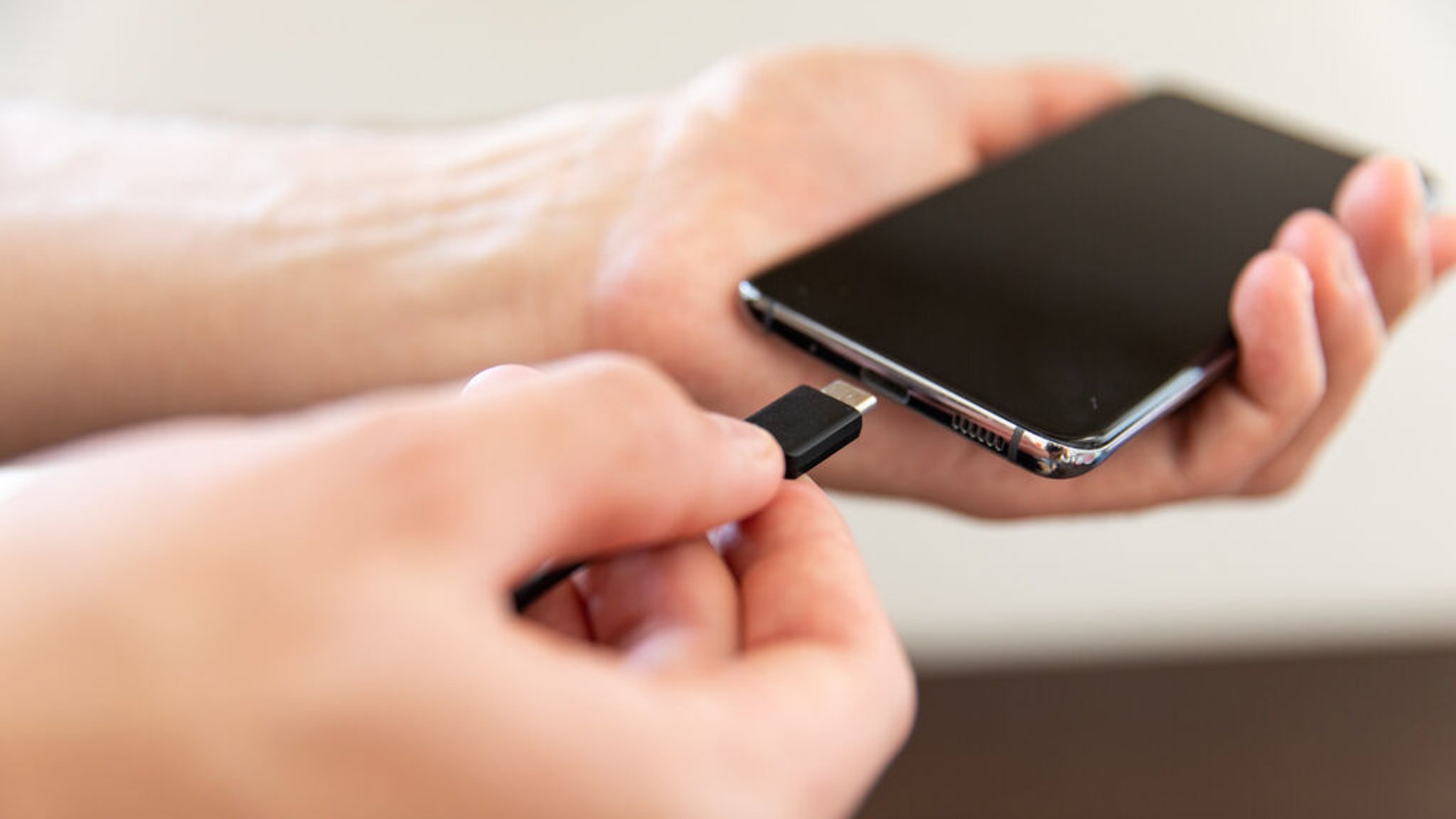 Bundestag gibt grünes Licht für einheitliches Ladekabel