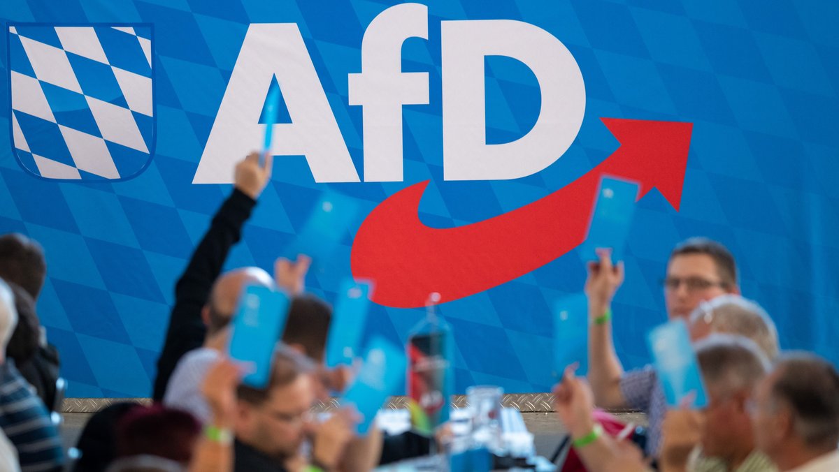 AfD-Mitglieder während des bayerischen Landesparteitags 2019: Bei der AfD steht die Entscheidung über einen Spitzenkandidaten noch aus