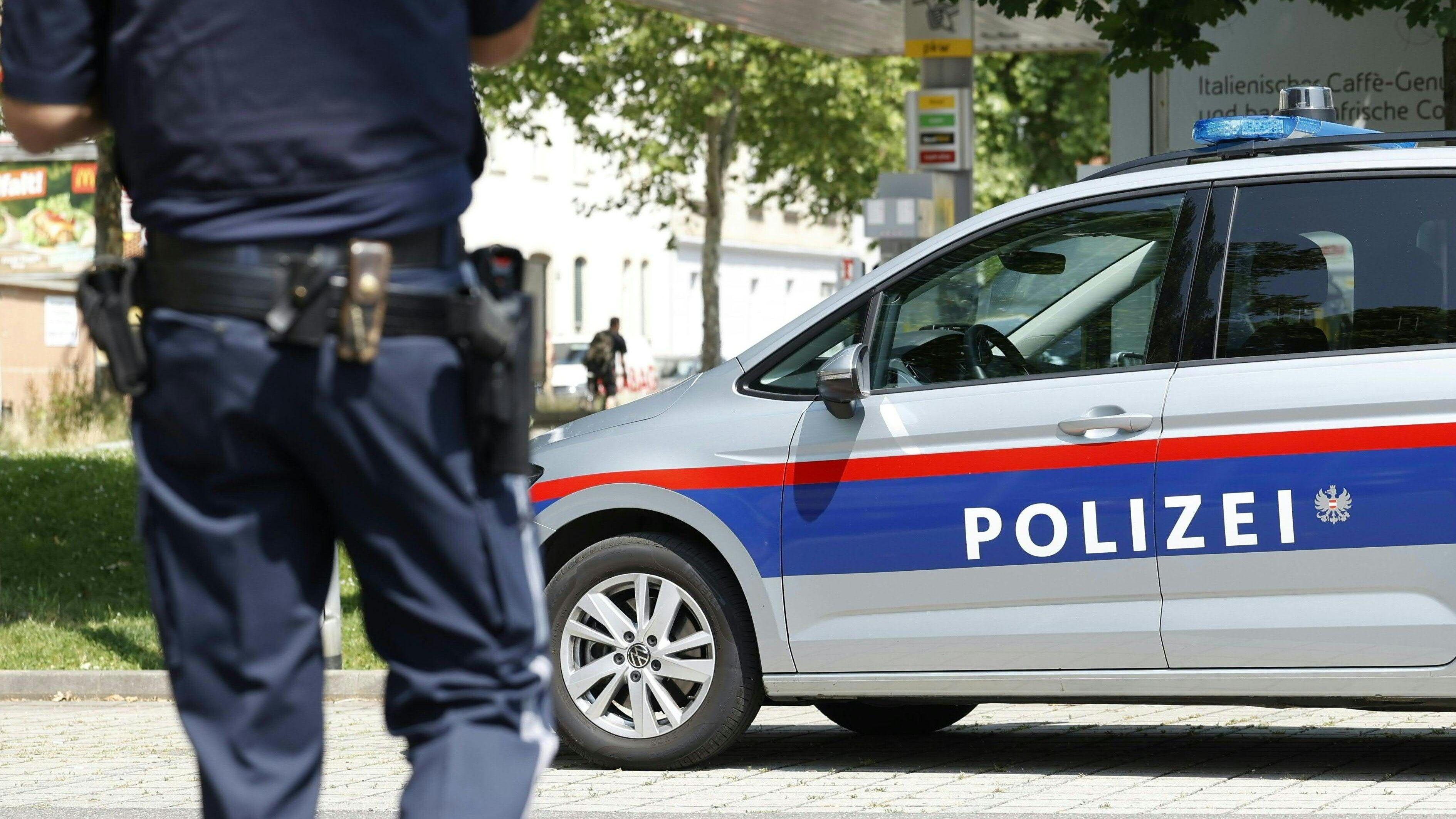 Polizei-Großeinsatz vor einer Schule in Graz