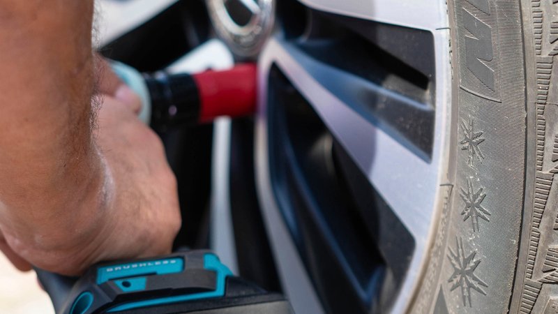 ARCHIV (01.06.2024): Winterreifen mit dem sogenannten Alpine-Symbol | Bild: picture alliance / Geisler-Fotopress | Burkhard Schubert/Geisler-Fotopr ARCHIV (01.06.2024): Winterreifen mit dem sogenannten Alpine-Symbol