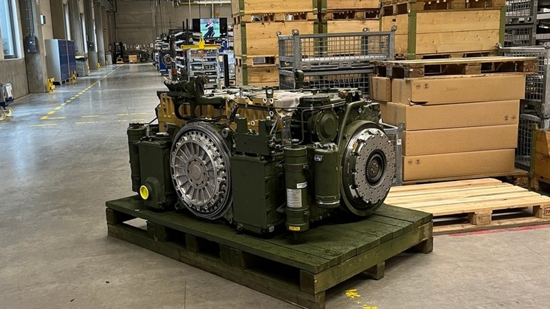 Ein Panzergetriebe in einer Fabrikhalle der Augsburger Rüstungsfirma Renk 