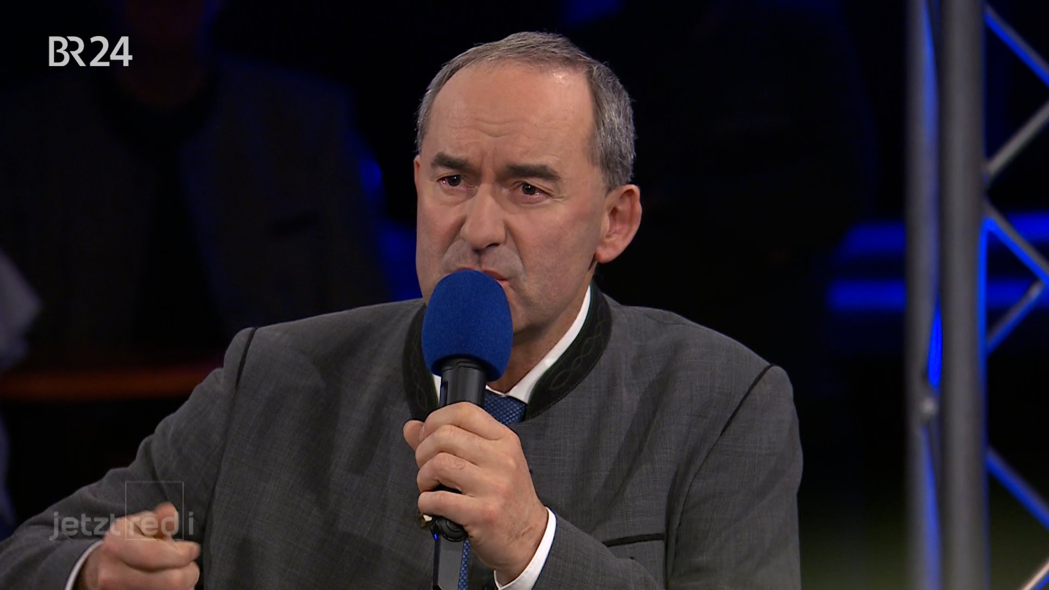 Bayerns Energieminister Hubert Aiwanger (Freie Wähler) fordert Rechtssicherheit beim Heizungsgesetz | Bild: Bayerischer Rundfunk 2025 Bayerns Energieminister Hubert Aiwanger (Freie Wähler) fordert Rechtssicherheit beim Heizungsgesetz