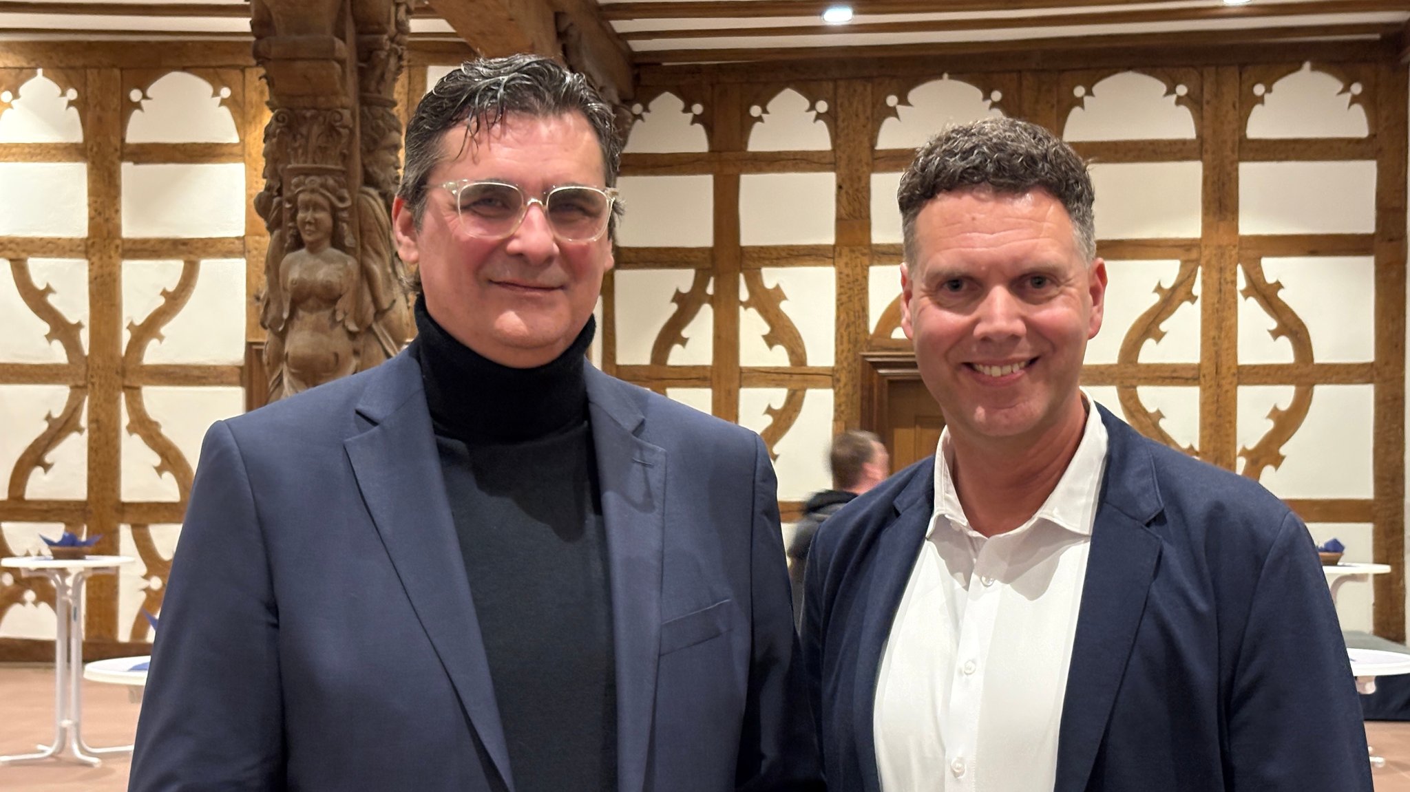 In der Stadt Schweinfurt kommt es zur OB-Stichwahl zwischen Ralf Hofmann (SPD/links) und Oliver Schulte (CSU/rechts). | Bild: BR/Julia Kuhles In der Stadt Schweinfurt kommt es zur OB-Stichwahl zwischen Ralf Hofmann (SPD/links) und Oliver Schulte (CSU/rechts).