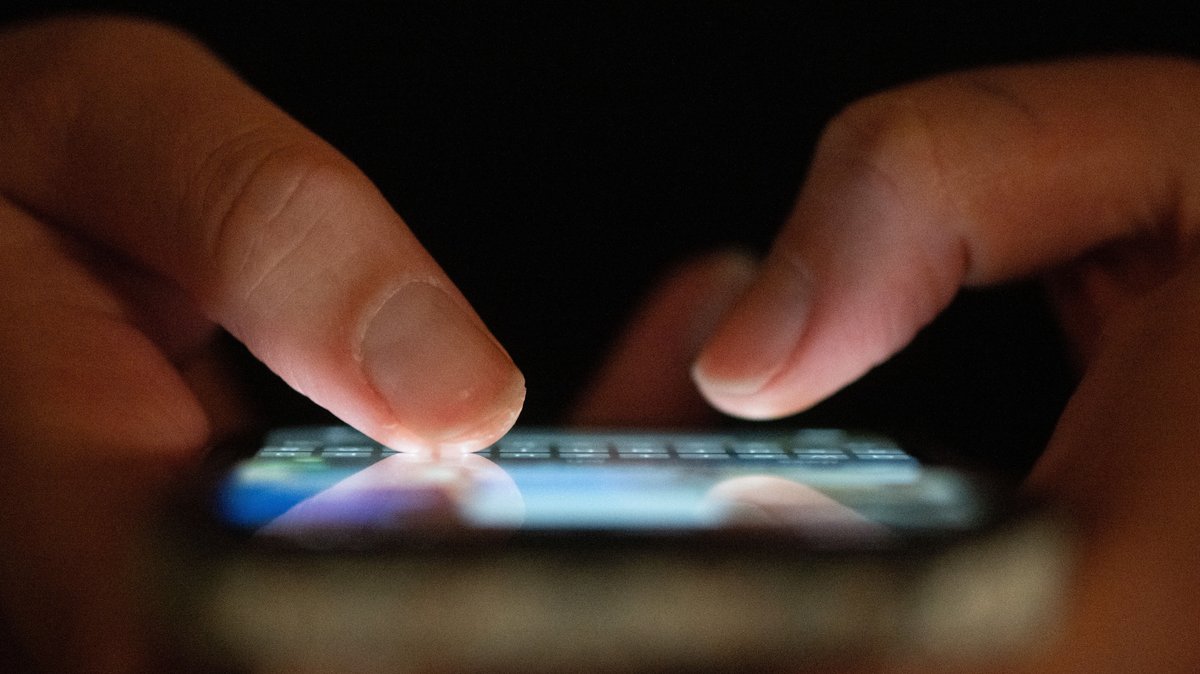 Die Deutsche Telekom spricht sich für einen Paradigmenwechsel aus, um dem Kriminalitätsphänomen der Betrugs-SMS zu begegnen.