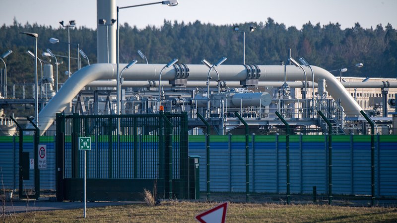 02.03.22: Rohrsysteme in der Gasempfangsstation der Ostseepipeline Nord Stream 2, deren Zertifizierung wegen des Ukraine-Kriegs gestoppt wurde.