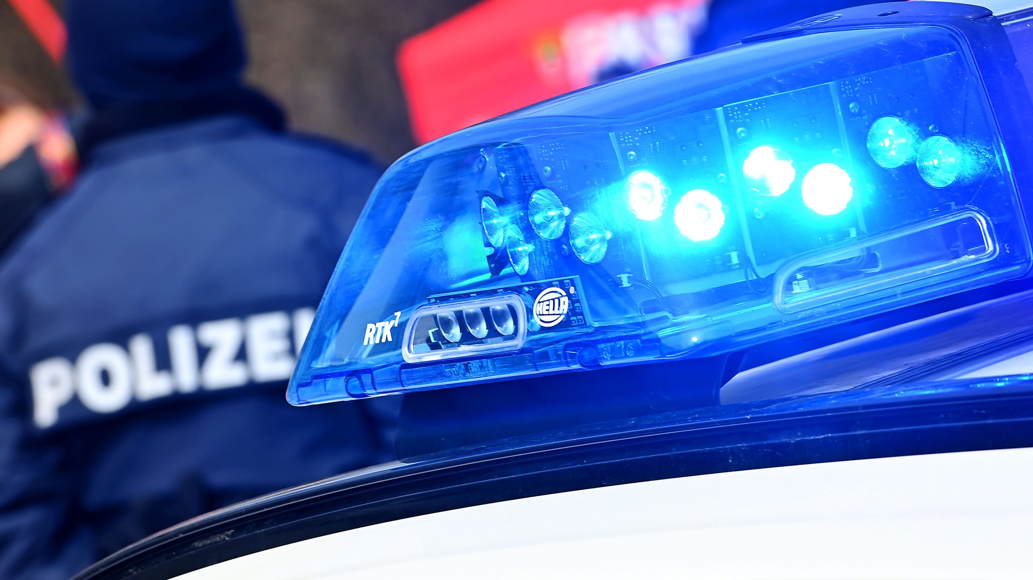 Das Blaulicht eines Polizeiautos.