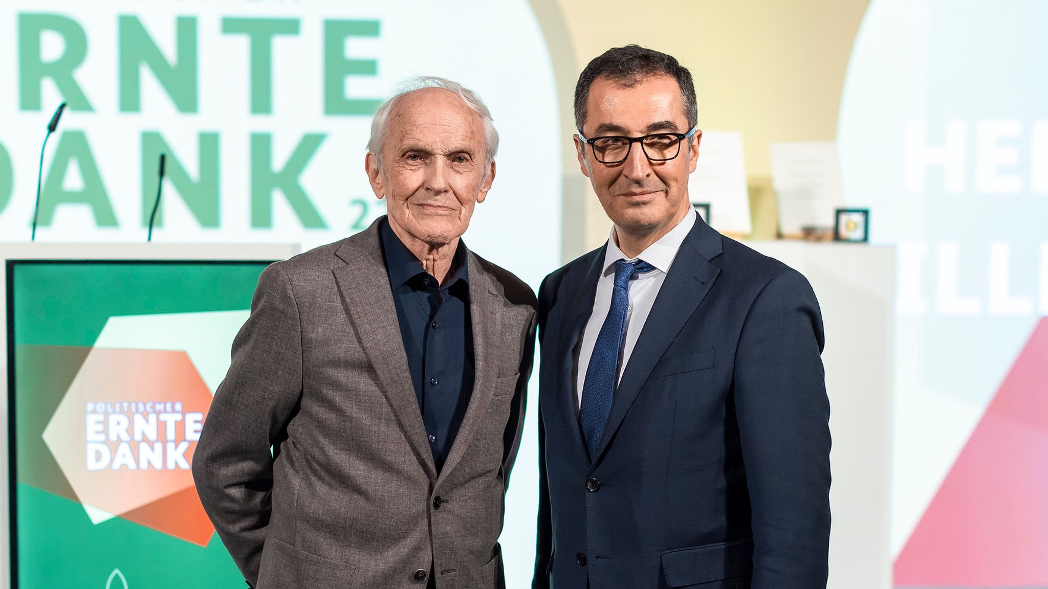 Professor Niklas-Medaille: Bundesminister Özdemir mit dem Preisträger Georg-Sebastian Sperber