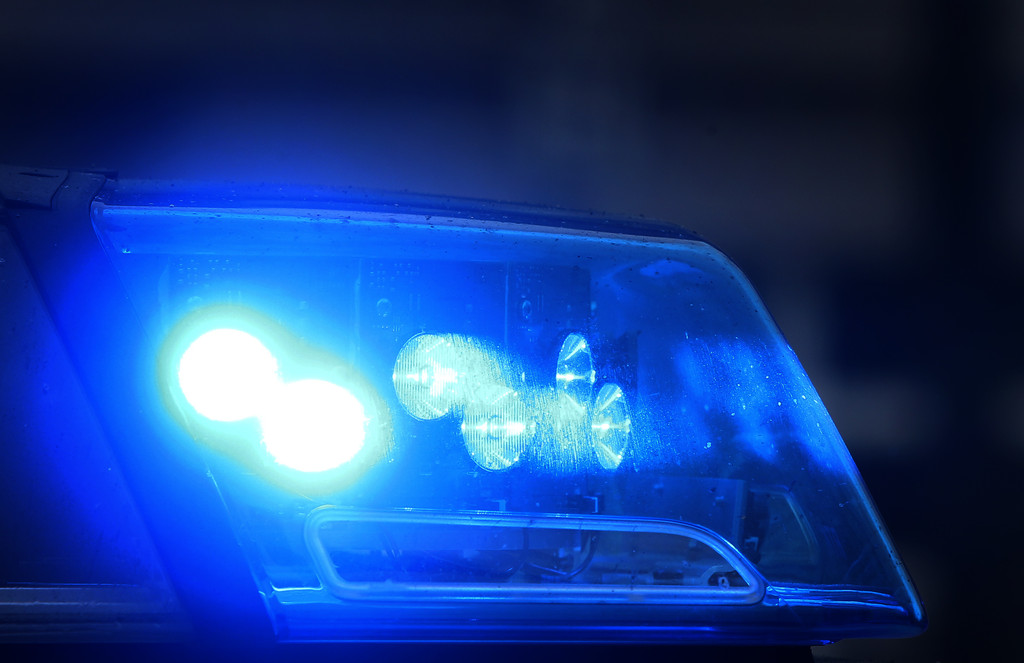 Blaulicht eines Polizei-Fahrzeugs (Symbolbild)