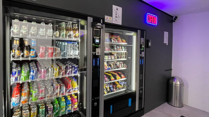 Gefüllte Automaten in einem E-Kiosk | Bild: BR/Michaela Fembacher Gefüllte Automaten in einem E-Kiosk