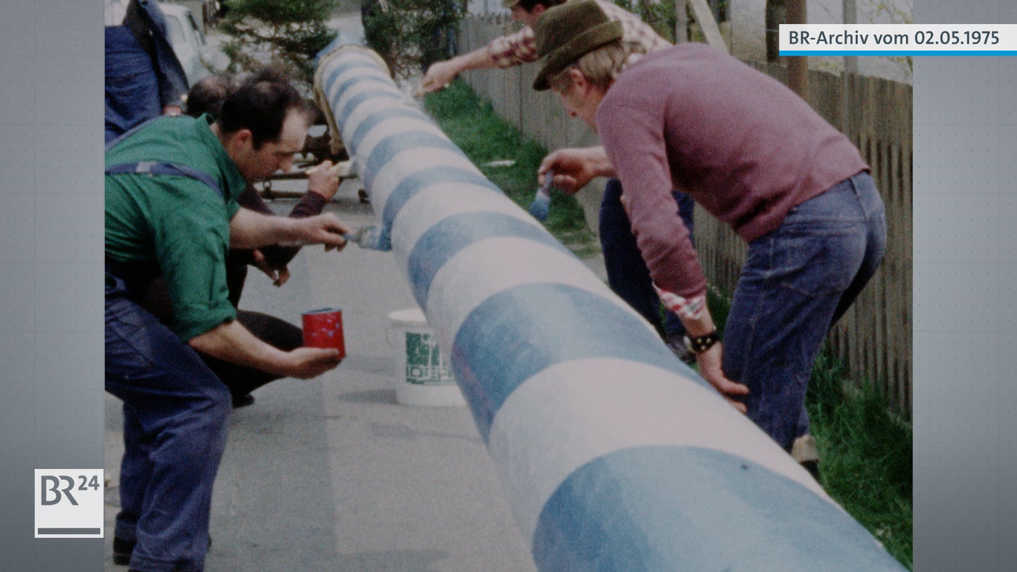 #BR24Zeitreise: Maibaumaufstellen in Motzenhofen 1975