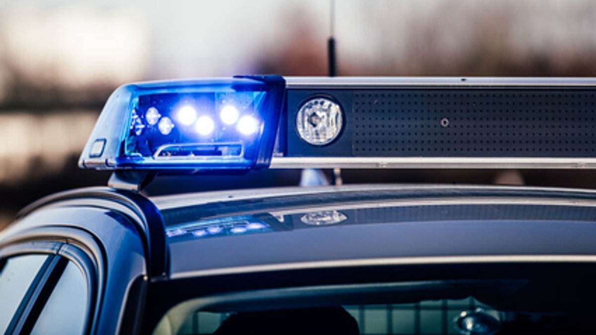 Polizeiauto mit Blaulicht (Symbolbild)