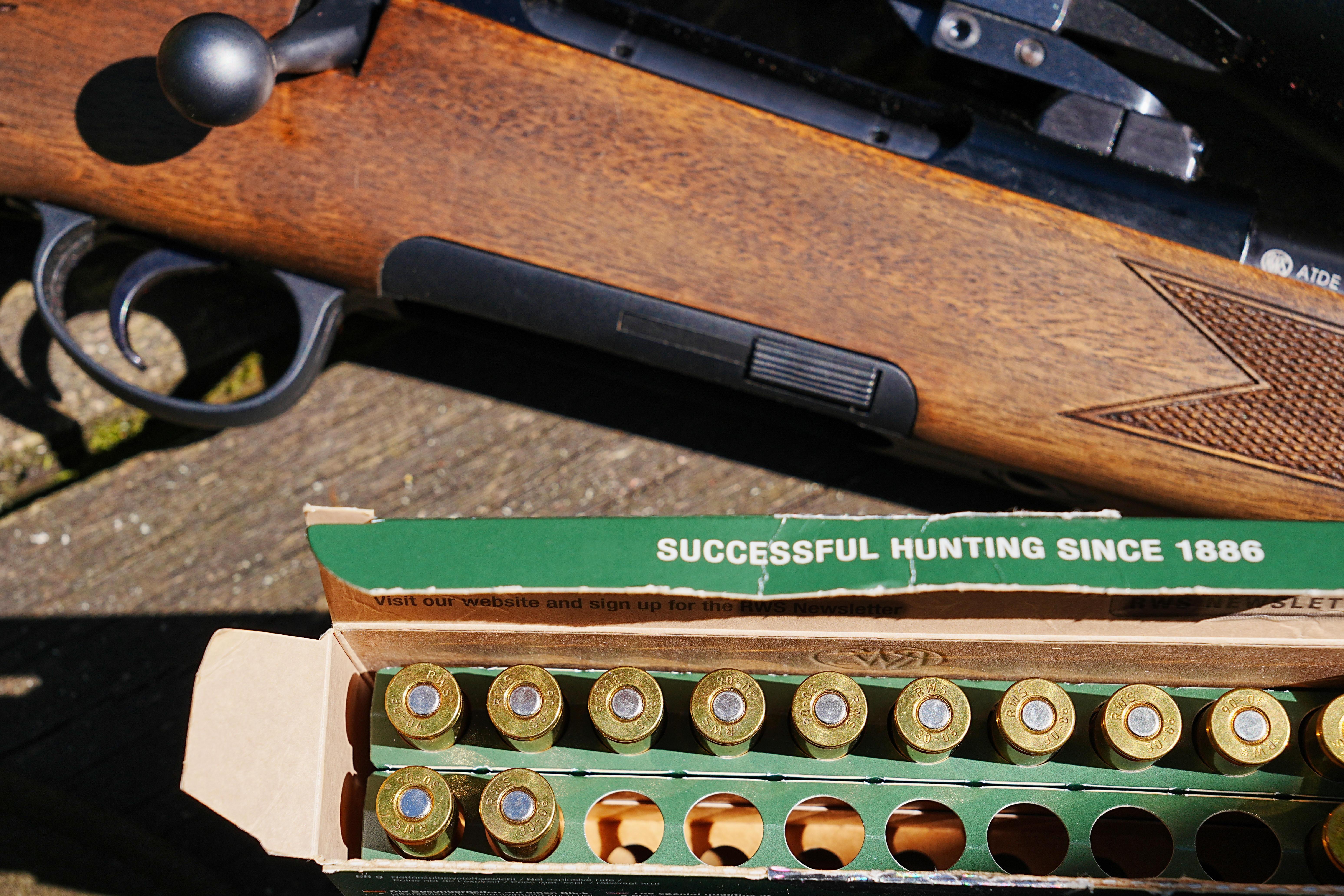 Jagdgewehr mit Patronen (Symbolbild)