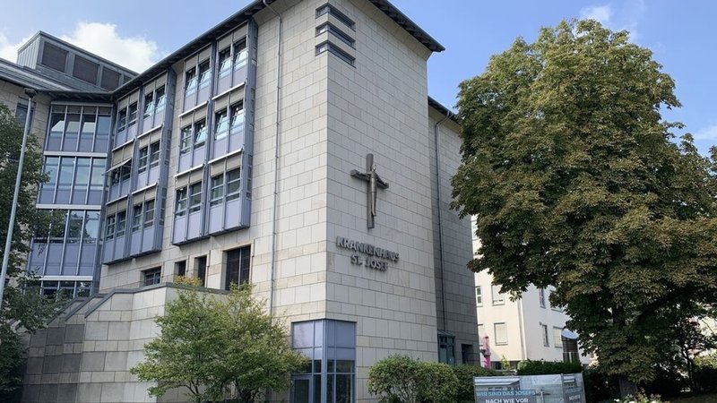 Außenansicht des Krankenhaus St. Josef Schweinfurt | Bild: BR/Norbert Steiche Außenansicht des Krankenhaus St. Josef Schweinfurt