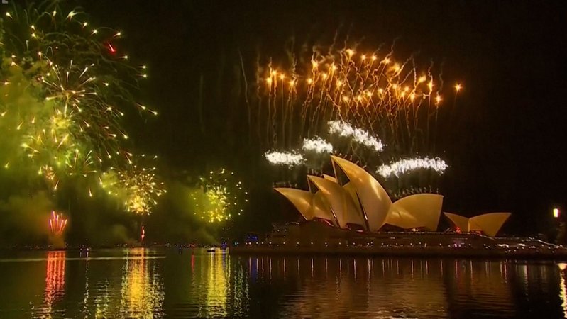 Feuerwerk über der berühmten Skyline von Sydney. | Bild: BR Feuerwerk über der berühmten Skyline von Sydney.
