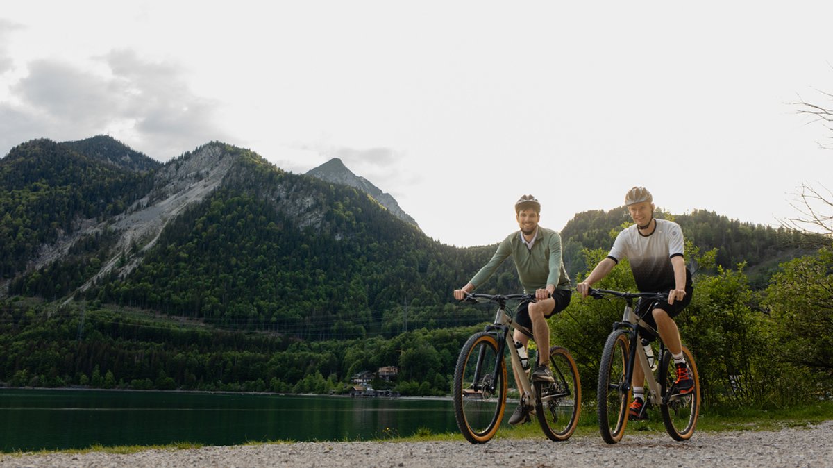 Sternstunden-Benefizaktion: Mit dem Rad über die Alpen