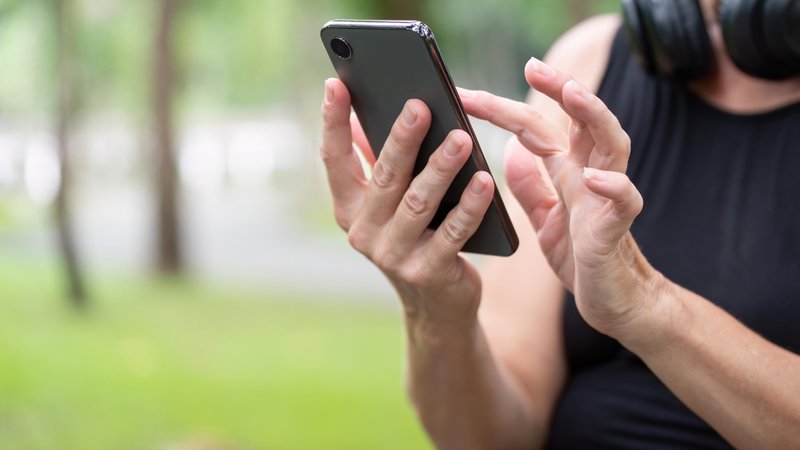 Die Zwei-Faktor-Authentifizierung ist eine einfache Sicherheitsmethode mit großer Wirkung. Wirksam ist sie aber vor allem per App – und nicht per SMS.  | Bild: picture alliance / Zoonar | NATEE MEEPIAN Die Zwei-Faktor-Authentifizierung ist eine einfache Sicherheitsmethode mit großer Wirkung. Wirksam ist sie aber vor allem per App – und nicht per SMS.