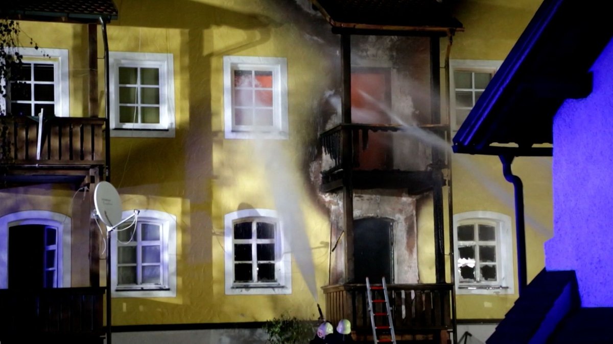 Das Mehrfamilienhaus in Reisbach in der Brandnacht