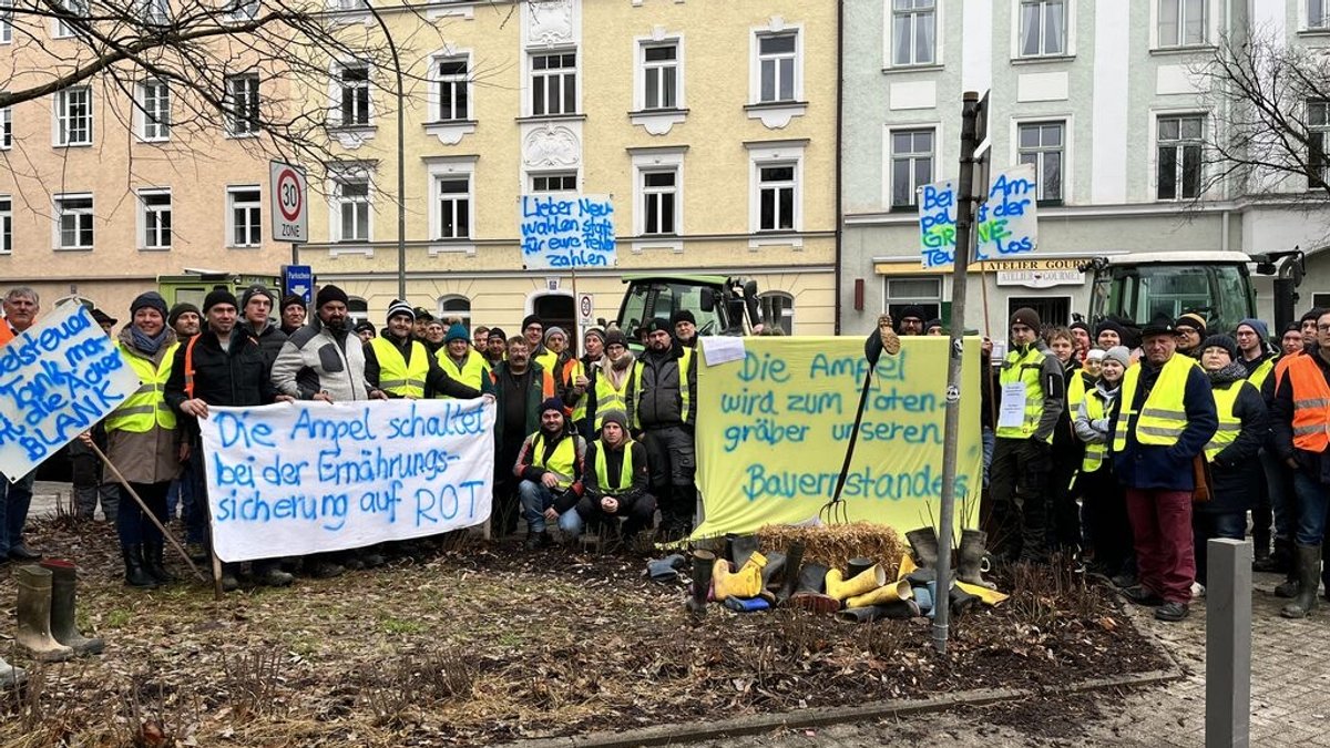 Bauern in München demonstrieren gegen Diesel-Steuer