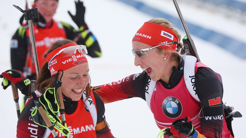Laura Dahlmeier und Franziska Preuß | Bild: picture-alliance/dpa Laura Dahlmeier und Franziska Preuß