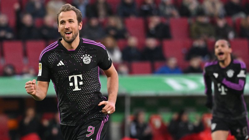 27.01.2024, Bayern, Augsburg: Fußball: Bundesliga, FC Augsburg - Bayern München, 19. Spieltag in der WWK-Arena, Münchens Harry Kane jubelt nach seinem Tor zum 1:3. Rechts ist Leroy Sane. | Bild: dpa-Bildfunk/Sven Hoppe 27.01.2024, Bayern, Augsburg: Fußball: Bundesliga, FC Augsburg - Bayern München, 19. Spieltag in der WWK-Arena, Münchens Harry Kane jubelt nach seinem Tor zum 1:3. Rechts ist Leroy Sane.