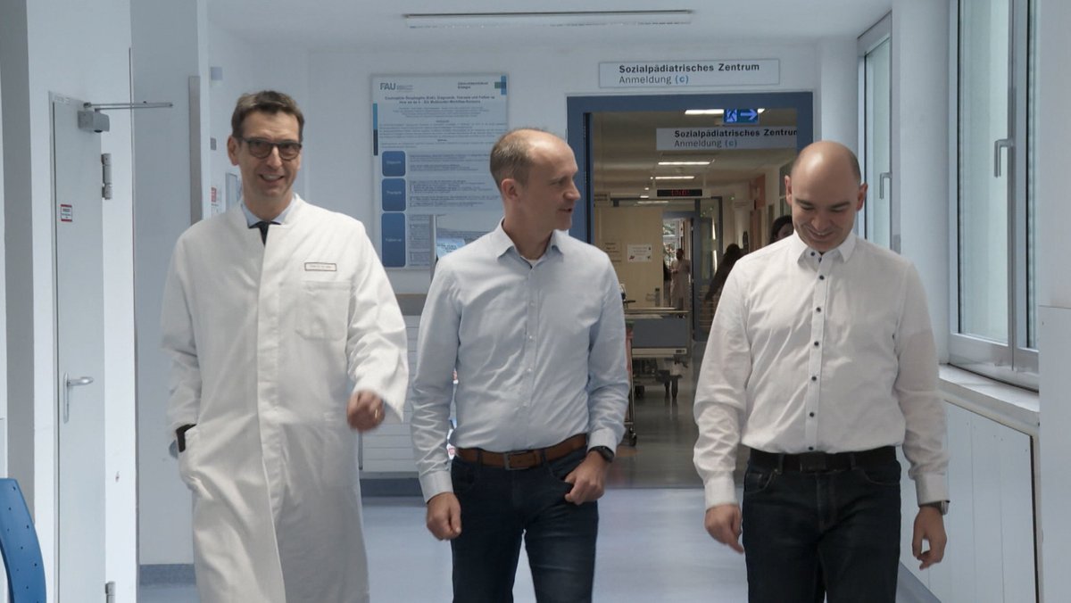 Für die Entwicklung eines neuartigen Magnetresonanztomografie-Geräts (MRT) ist ein Forscherteam aus Erlangen mit dem Deutschen Zukunftspreis 2023 ausgezeichnet worden.