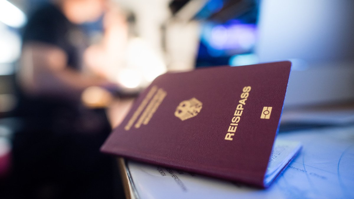 Streit um deutschen Pass: Vorbehalte bei der FDP, Union dagegen